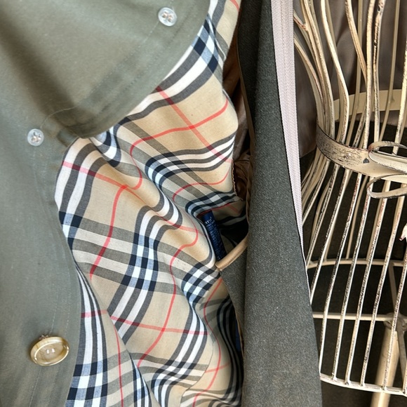 Burberrys trench coat with zip wool insert. This is an authentic vintage item. - Picture 13 of 17